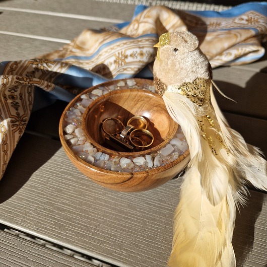 talerze, miski Miseczka z orzecha włoskiego z inkurstacją z chalcedonu na Walentynki