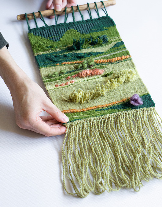 makramy Ręcznie tkany gobelin inspirowany leśnymi teksturami i kolorami