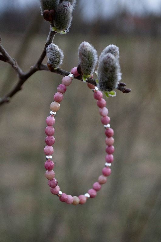 bransoletki z kamieni naturalnych Różana bransoletka z rodonitem