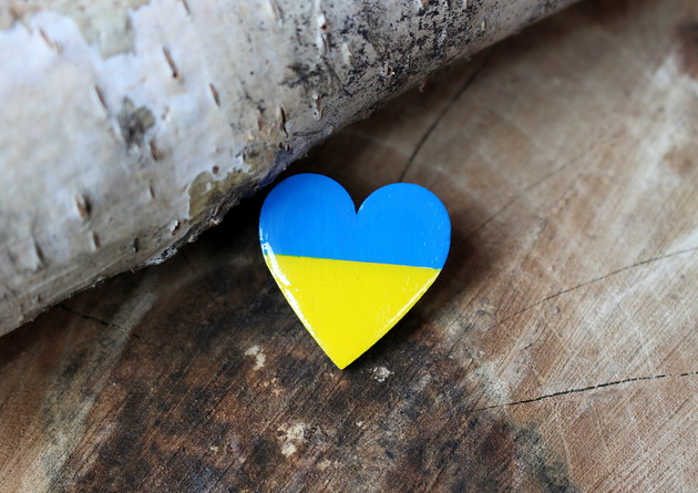broszki Wspieramy UKRAINĘ! Przypinka serce z flagą Ukrainy