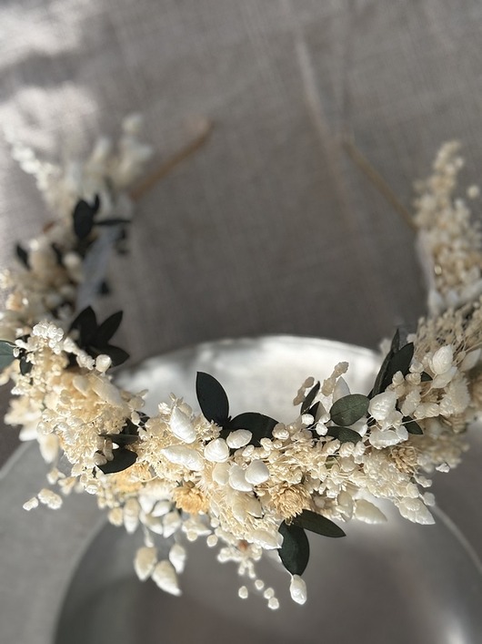 wianki komunijne Opaska na komunię/wesele z suszonych i stabilizowanych kwiatów biel zieleń