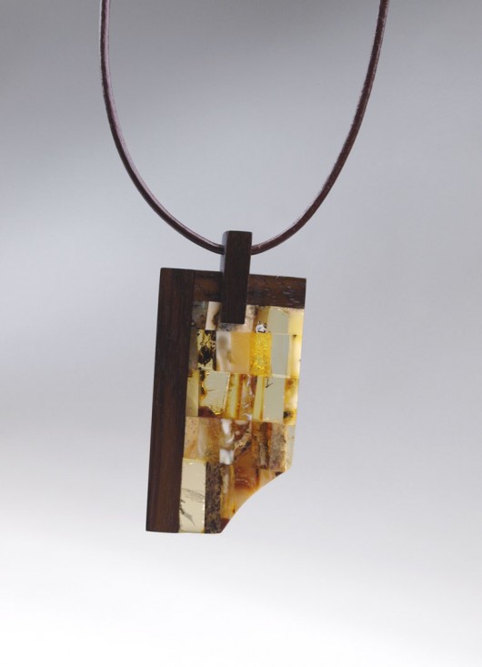 KLIMT II - wisior z drewna i bursztynu AmberTree
