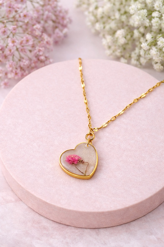 złote naszyjniki Serduszko z gipsówką