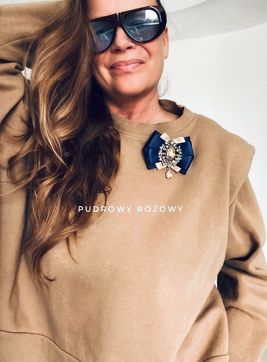 broszki Beżowa granatowa  Brosza z kryształem w kolorze szampańskim NEW