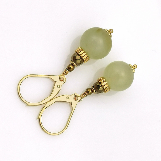 kolczyki z kamieniami Klasyczne kolczyki z jadeitem 10mm pozłacane srebro