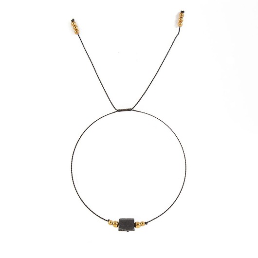 biżuteria różna Bransoletka na jedwabnej nici z mini surową bryłą  - Wersja Pozłacana