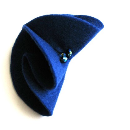 granatowa felt label