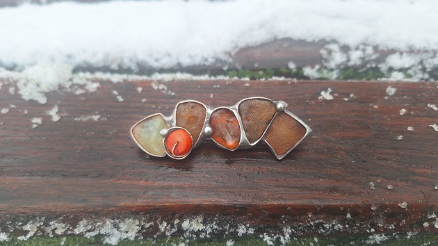 broszki Rządkiem - broszka