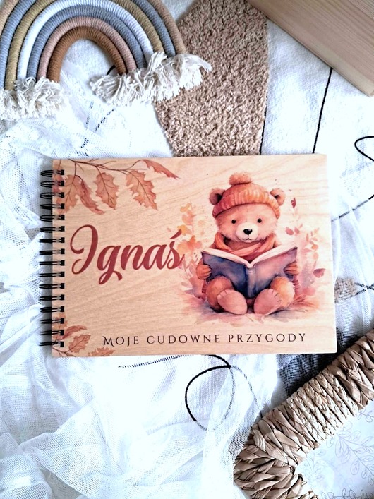 notatniki i albumy ALBUM NA ZDJĘCIA miś z książką,personalizowany, prezent na Roczek, Chrzest