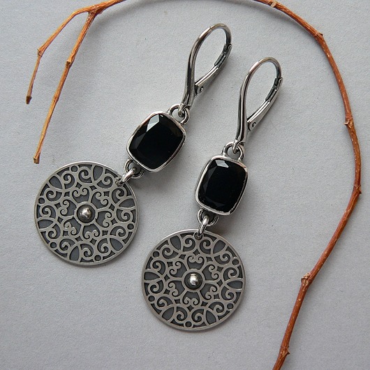 kolczyki srebrne Kolczyki srebrne - onyks i rozeta