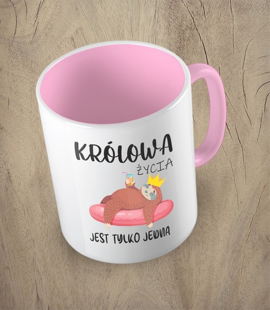 kubki Kolorowy kubek KRÓLOWA ŻYCIA JEST TYLKO JEDNA