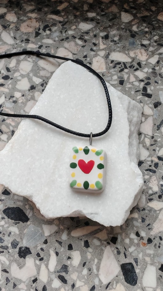 naszyjniki - inne Naszyjnik z ceramiczną zawieszką z serduszkiem