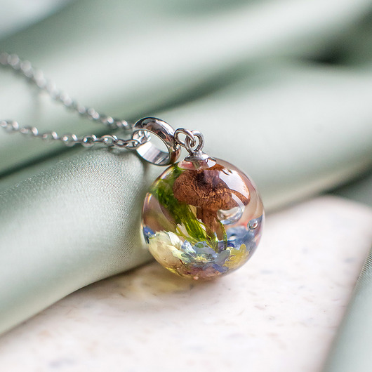 wisiory Naszyjnik z leśną kompozycją