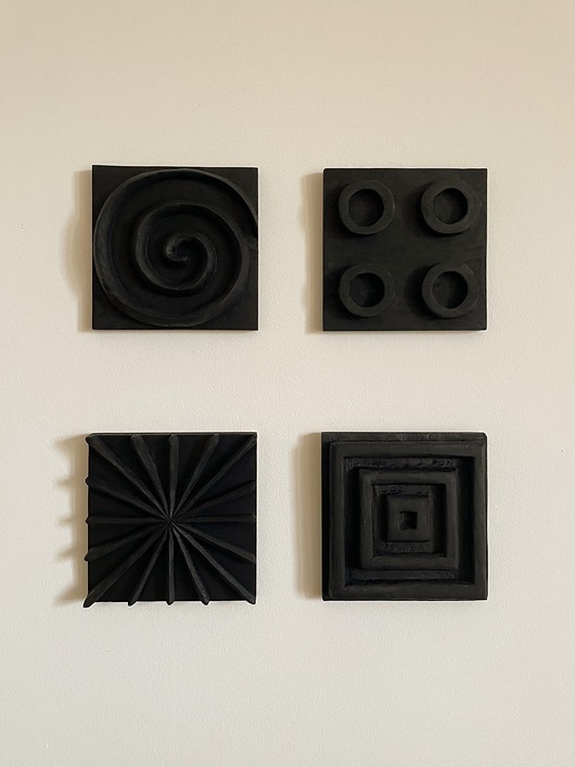 figurki i rzeźby Drewniana płaskorzeźba Glify