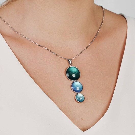 wisiory Perłowy wisiorek w trzech kolorach e26/m34