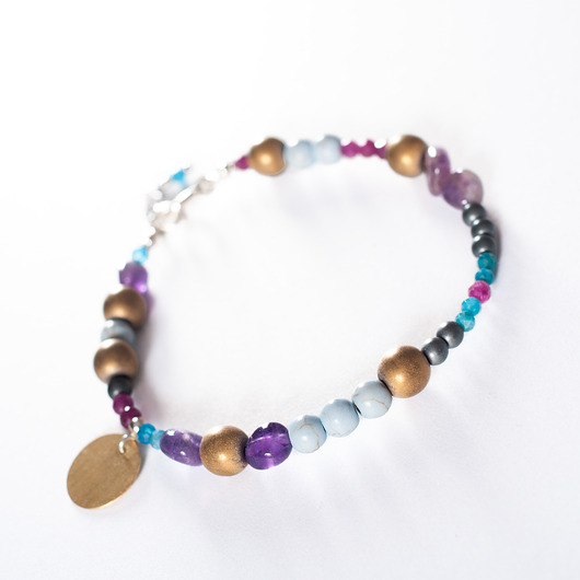 bransoletki z kamieni naturalnych Bransoletka z ametystem, rubinem i apatytem.[ŁB15]