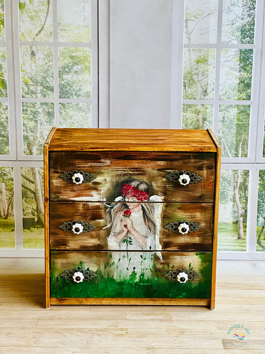 komody Artystyczna komoda z motywem anioła, rustykalny klimat, do salonu lub sypialni