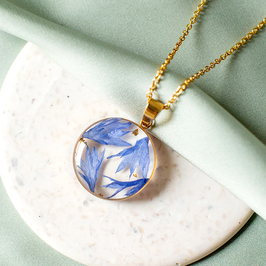 wisiory Wisiorek z płatkami bławatka