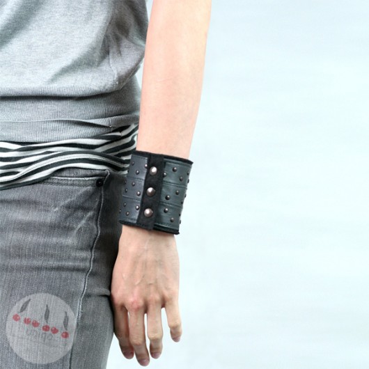::: cuff GRAPHITE ::: uniqo