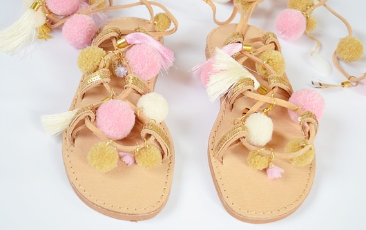 Buty z pomponami Lovekulkowe