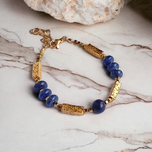 bransoletki z kamieni naturalnych Bransoletka LAPIS LAZULI i  LAWA : granatowo - złota