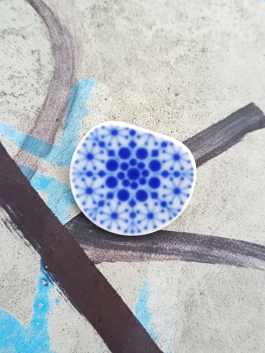 broszki Broszka w kobaltowe wzory