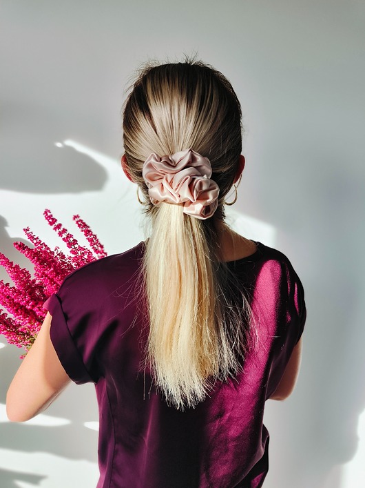 gumki do włosów Gumka jedwabna, scrunchie, frotka pearl blonde MAXI