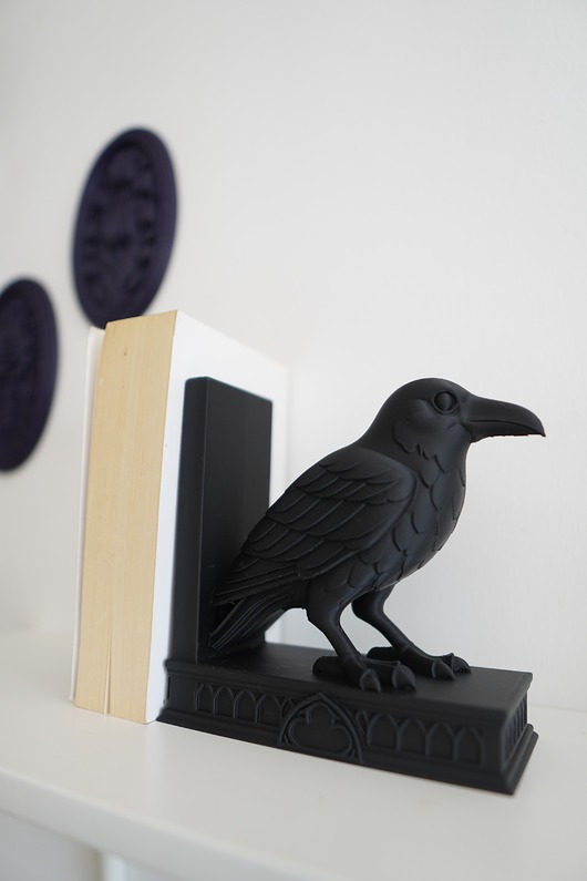 dodatki - różne Podpórka pod książki - gotycki monument z krukiem - 60 kolorów