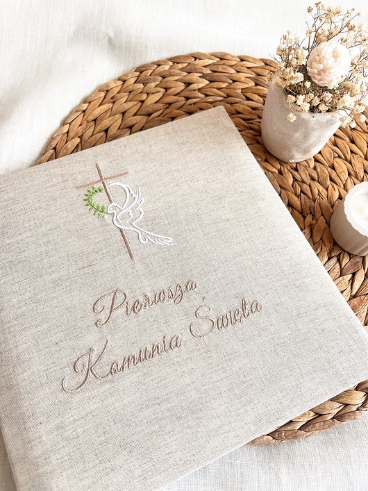 kartki na komunię Album na Pierwszą Komunię Świętą - gołąbek i krzyż
