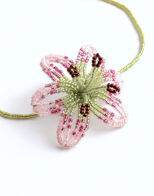 chokery Różowo - pistacjowa lilia - naszyjnik choker