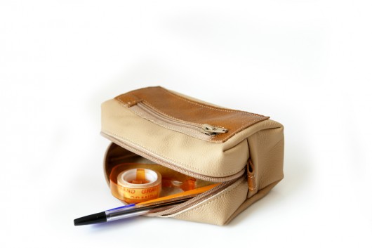 Piórnik Beige /Camel Pansy