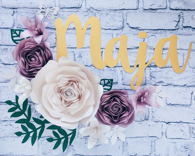 naklejki ścienne do pokoju dziecka Kwiaty na ściankę i złote litery imię dziecka