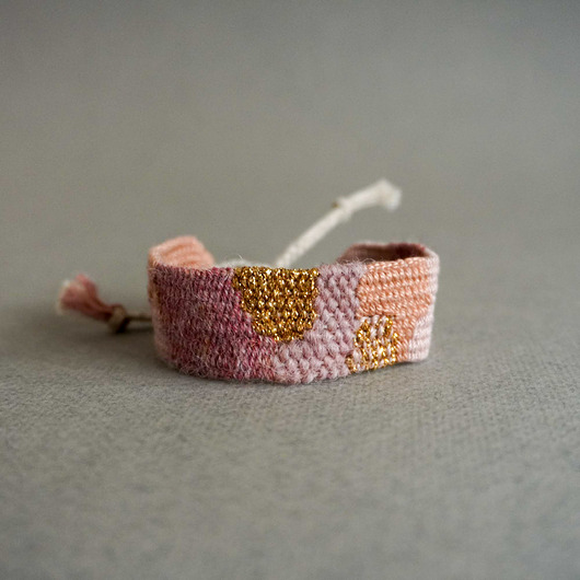 bransoletki na sznurku Bransoletka handmade, ręcznie robiona na krośnie w odcieniach różu