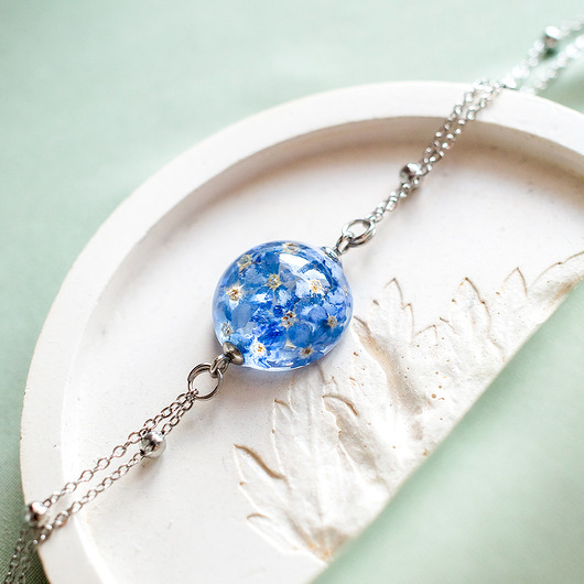 bransoletki z żywicy Bransoletka z niezapominajkami