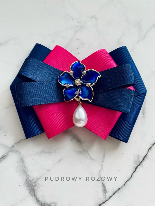broszki Kolekcja Kwiatowa   Brosza z granatowym kwiatem z perełką