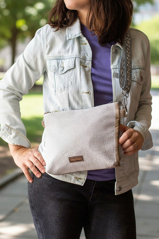 torebki mini Jasna kopertówka na wzorzystym pasku w kwiaty