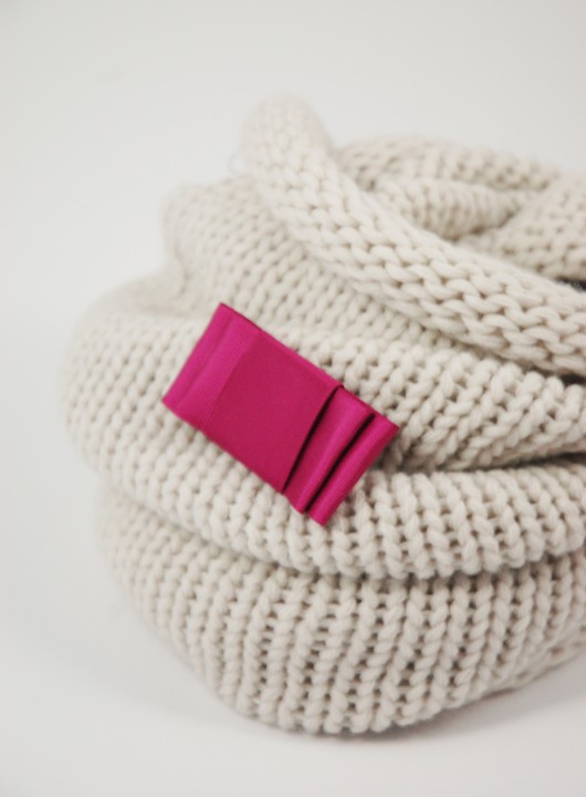 Simple - klasyczna fuksjowa brocha  Coquet