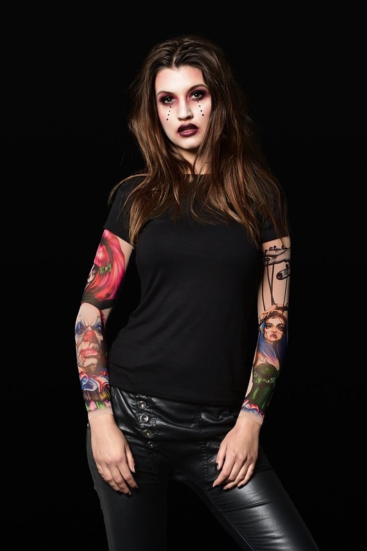 t-shirt damskie Czarny t-shirt damski z tatuażami Dark Circus
