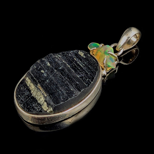 wisiory Czarny turmalin z opalem