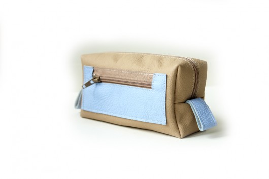 Piórnik Beige ,baby blue Pansy