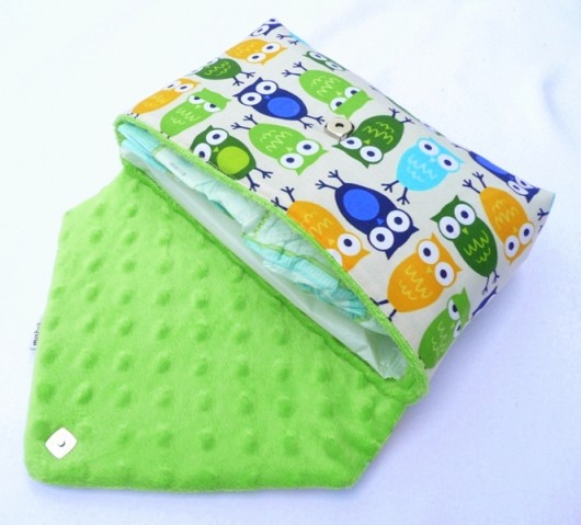 Etui na pieluchy zielone sowy mabebe