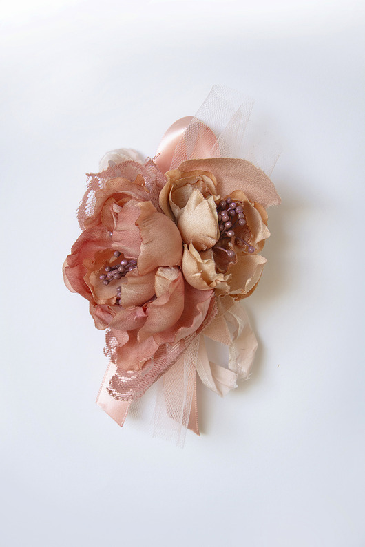 broszki Broszka z jedwabnymi kwiatami.