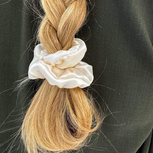 gumki do włosów Jedwabna scrunchie gumka frotka midi szampańska