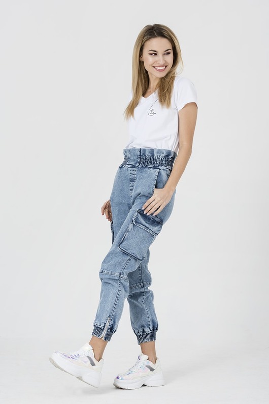 blush.love niebieskie jeansy cargo marszczony pas Blush Love