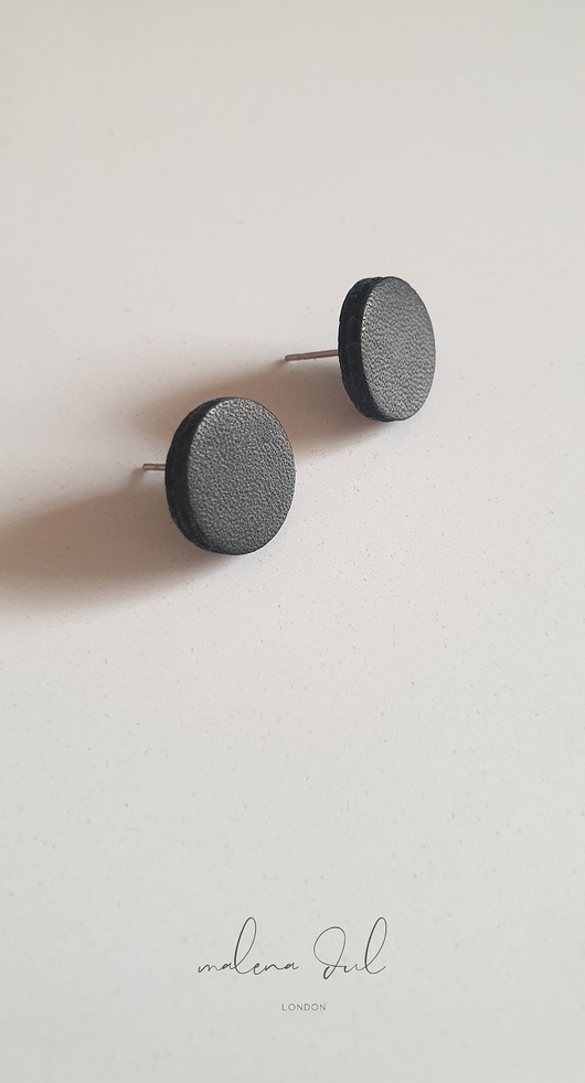 kolczyki - inne MINI GAJA urocze czarne kolczyki ze skóry