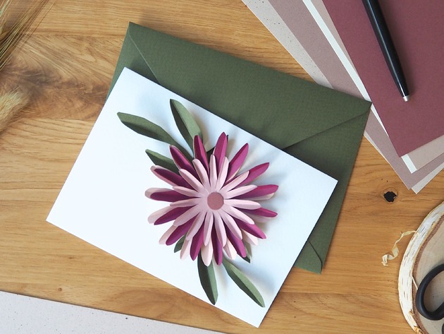 kartki scrapbooking Kartka z papierowym kwiatem fuksja