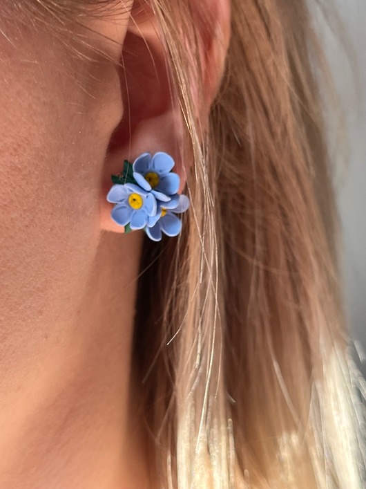 kolczyki z masy plastycznej Kolczyki Niezapominajki z gliny polimerowej  biżuteria kwiatowa