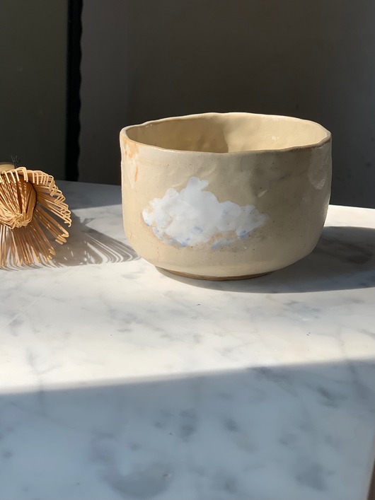 kubki i filiżanki Ceramiczna Czarka do Matchy Handmade 275 ml Minimalistic Clouds