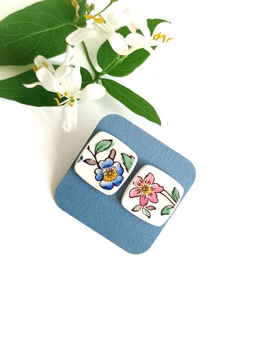 kolczyki ceramiczne Kolczyki ceramiczne w kwiaty
