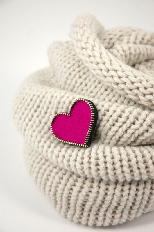 I love U/ pink-  brocha w kształcie serca Coquet